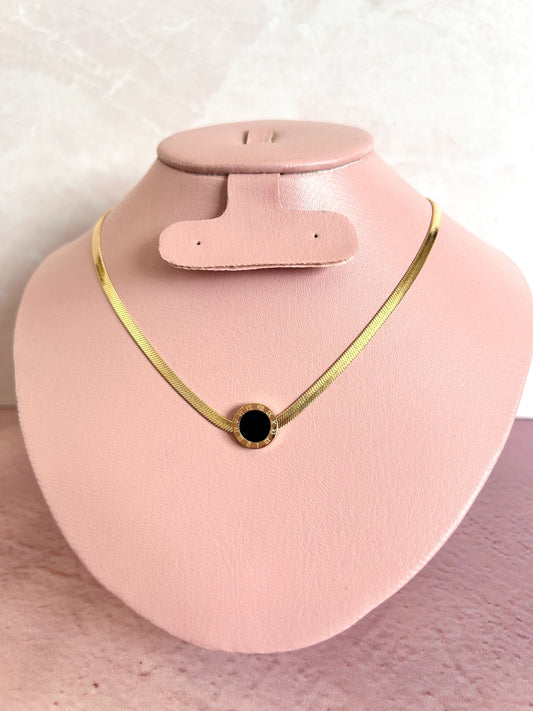 Collar gargantilla romana