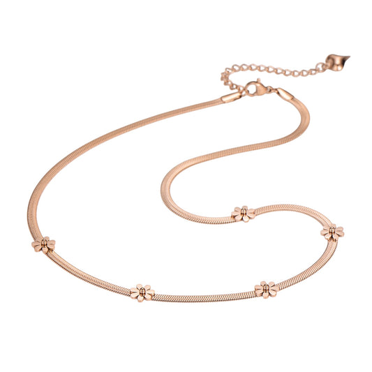 Collar planchado flores