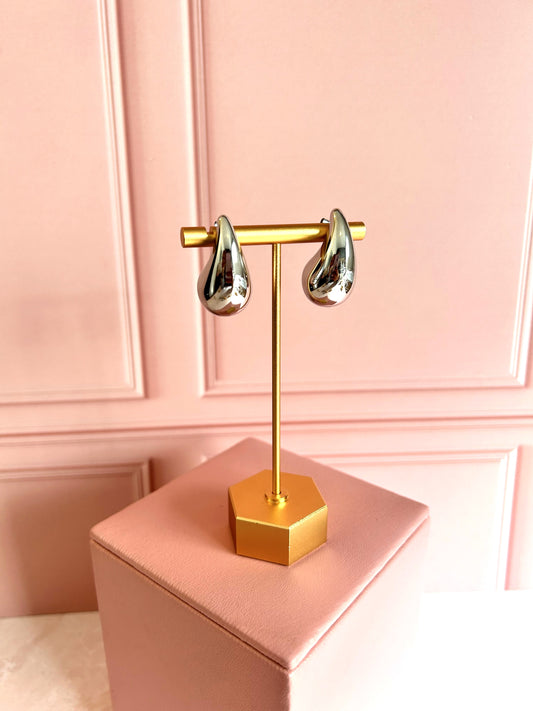 Arete gota plateado