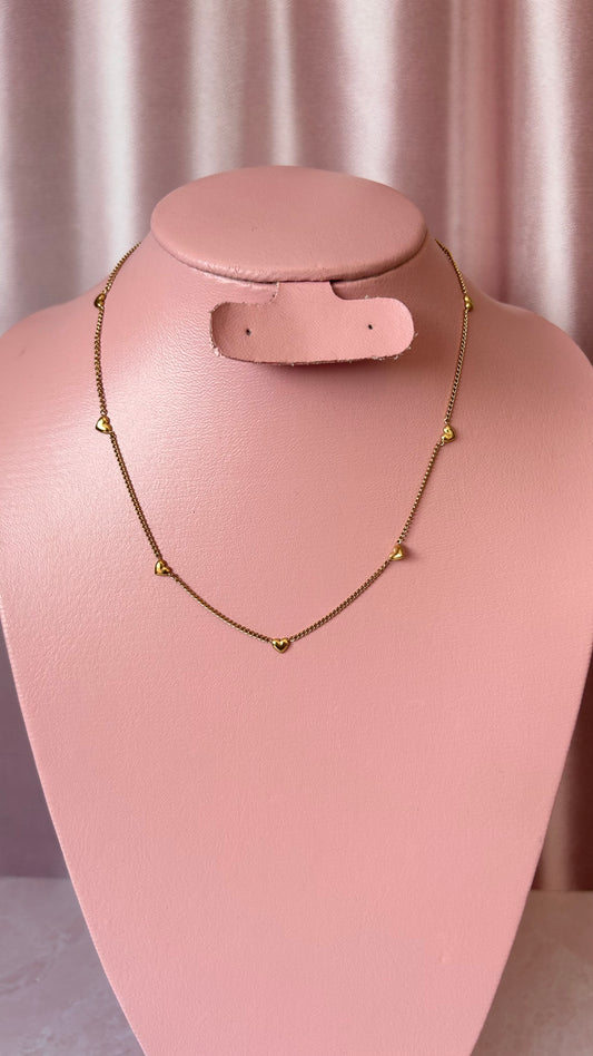 Collar delgado corazones