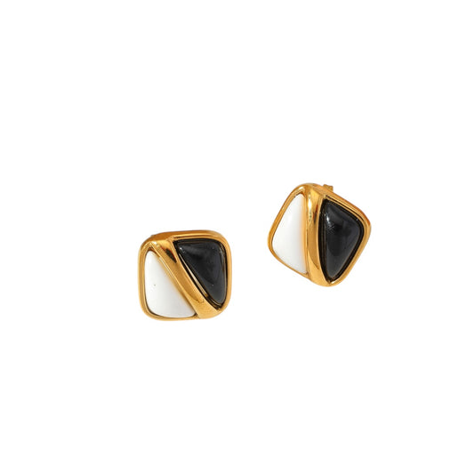 Arete blanco y negro
