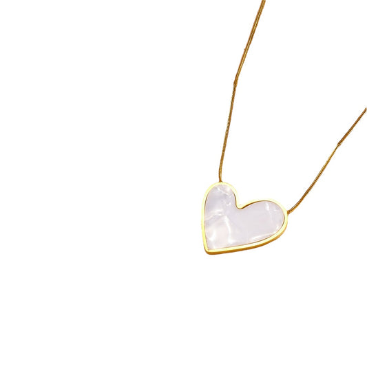 Collar corazón blanco
