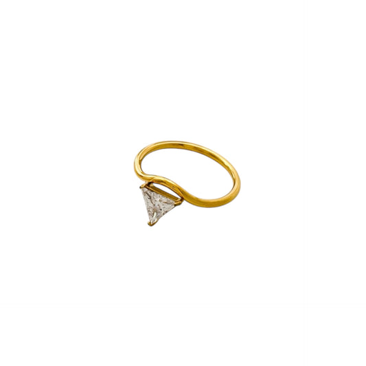 Anillo triángulo